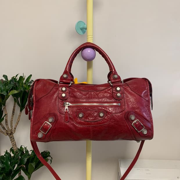 발렌시아가 클래식 모터백 딥레드