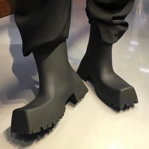 발렌시아가 트루퍼 부츠