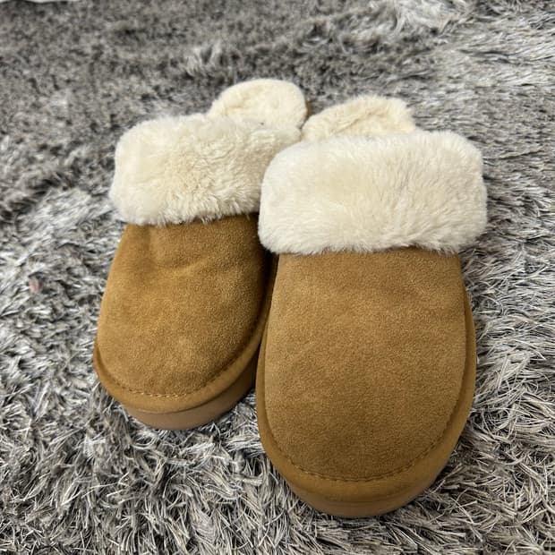 무신사스탠다드 여자 털신발 슬리퍼 카멜 250 (245)