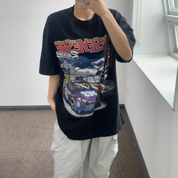 Yeseyesee 예스아이씨 그래픽 블랙 반팔