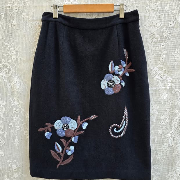 00s 미우미우 자수 울 스커트 (made in italy)
