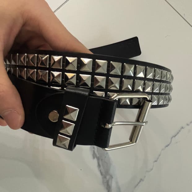 스터드 레더벨트