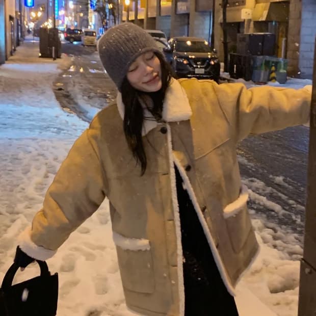 위드아웃썸머 퍼지 리버시블 무스탕