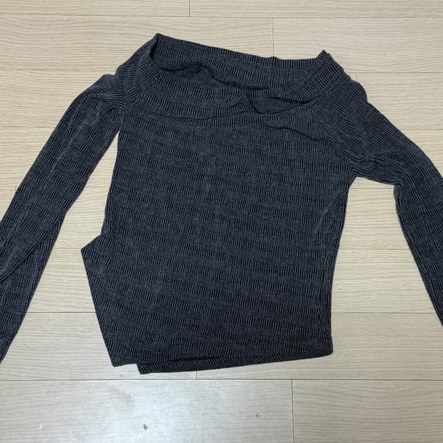 밀로아카이브 밀로우먼 오프숄더 원숄더 니트