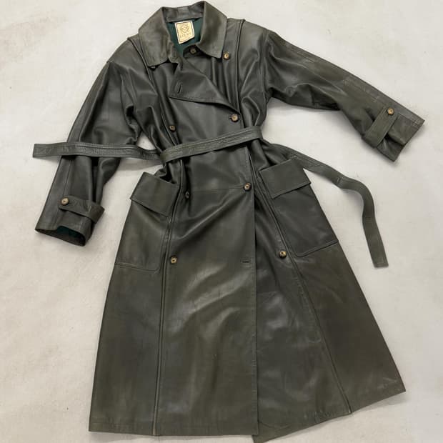 로에베 레더 코트