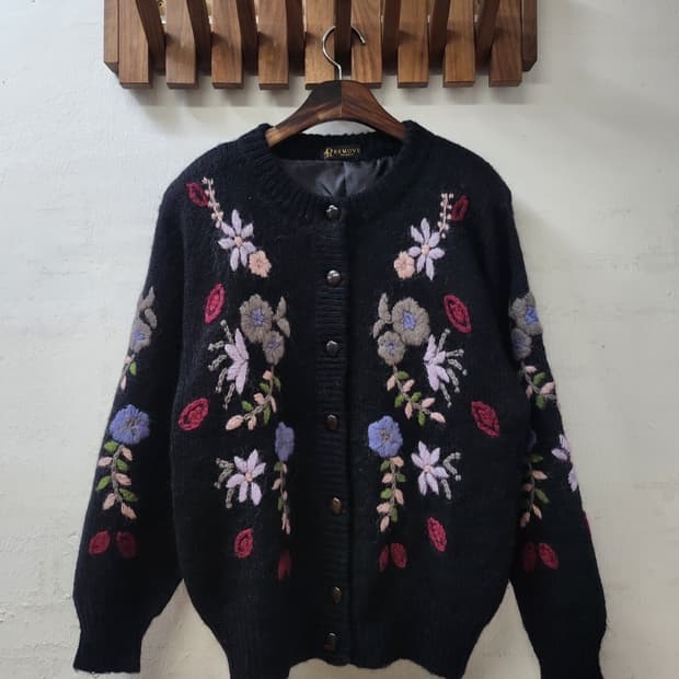 일본빈티지 울 혼방 꽃 자수 스웨터 