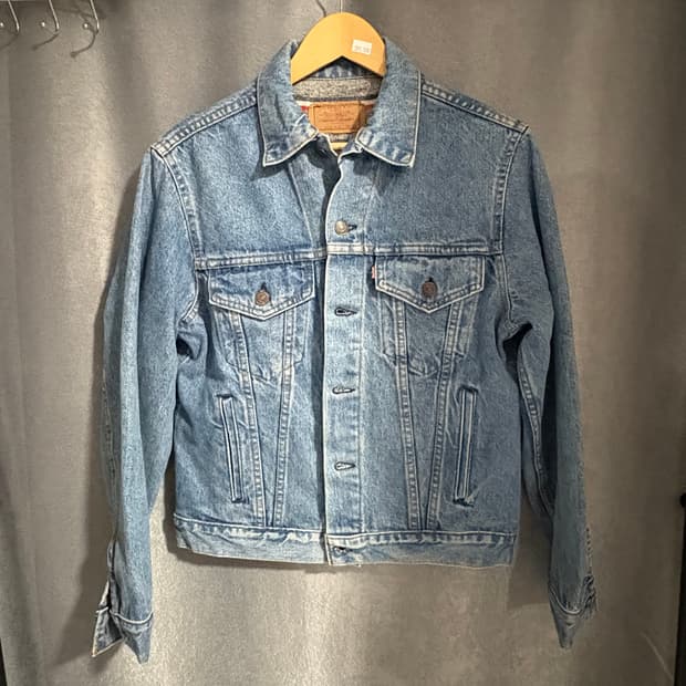 Levi's