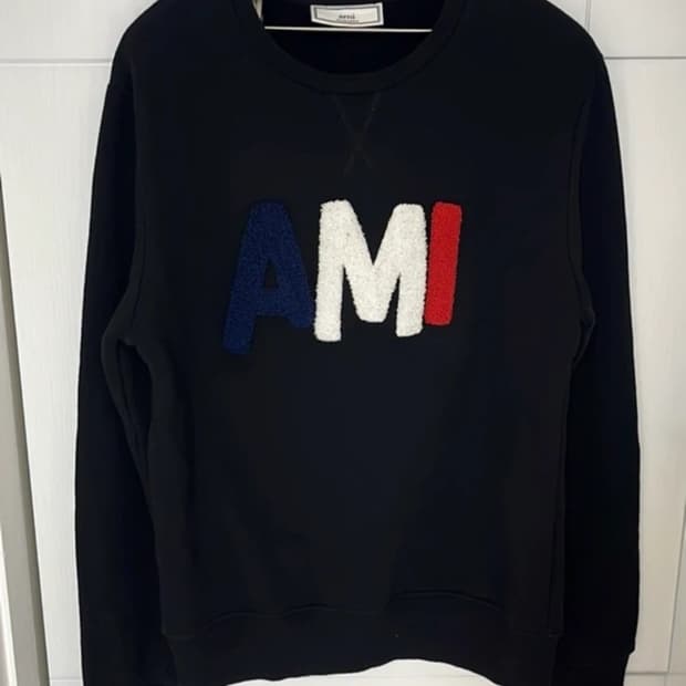 아미 AMI 로고 스웻셔츠 블랙 55,66 정품 (새상품컨디션)