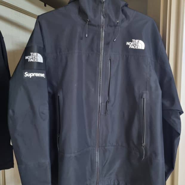 슈프림 노스페이스 스플릿 바람박이