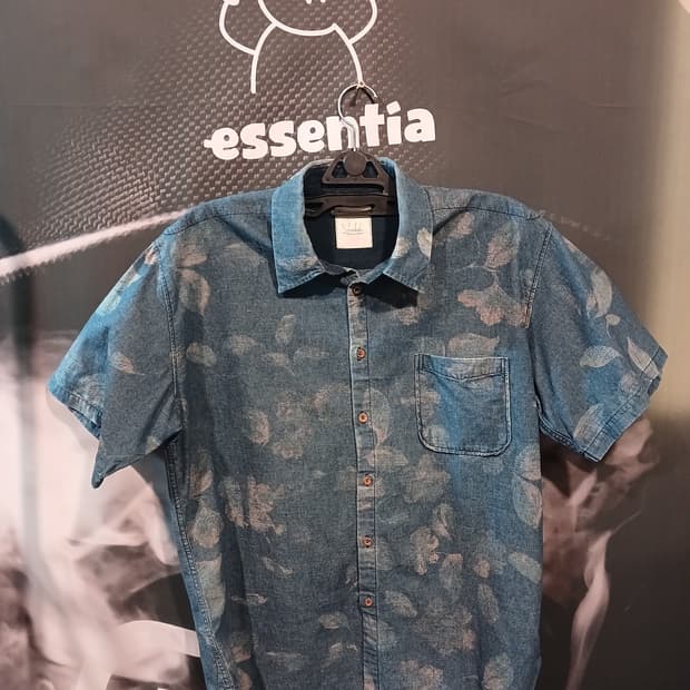 클로버 패턴 데님 셔츠