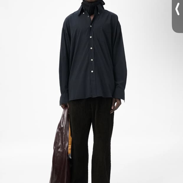 아워레가시 버로우드 블랙 셔츠