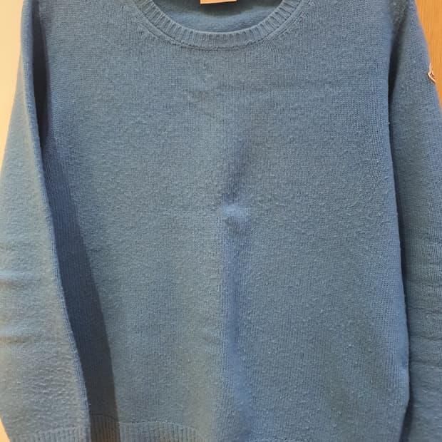 몽클레어 블루 라운드넥 100%울 니트 판매합니다!