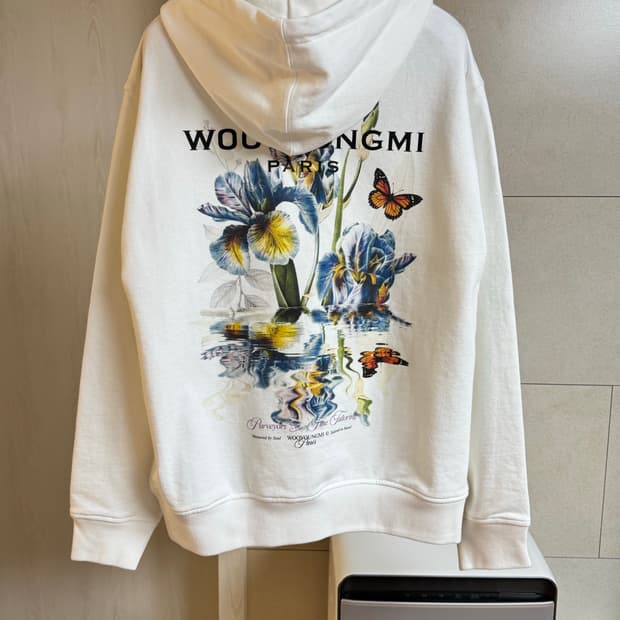 우영미 26ss 화이트 플라워 백로고 후드 48