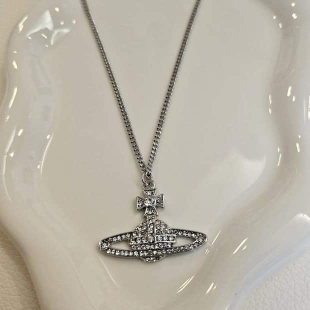 비비안웨스트우드 목걸이