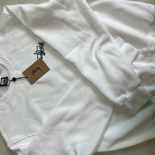STUSSY 화이트 맨투맨