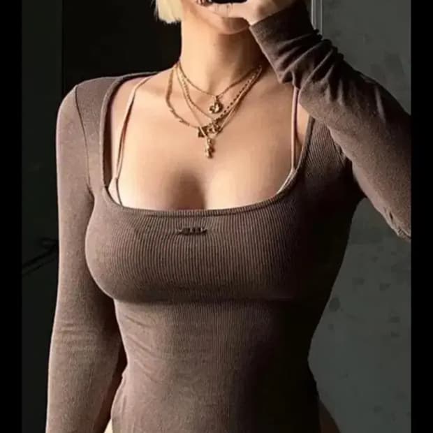 오도어 스퀘어넥 긴팔 티셔츠 롱슬리브 브라운