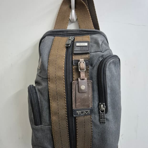 TUMI 투미 알파 브라보 슬링백 브라운