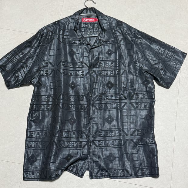 [L] 슈프림 트레이 자카드 S/S 셔츠 블랙