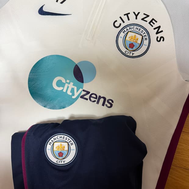 맨시티 나이키 에어로스위프트 트레이닝 탑