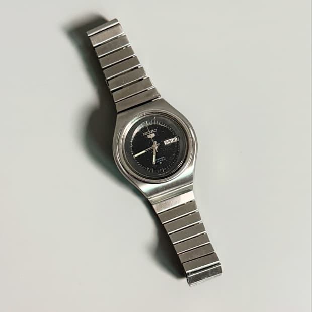 vintage SEIKO 5 Automatic metal watch