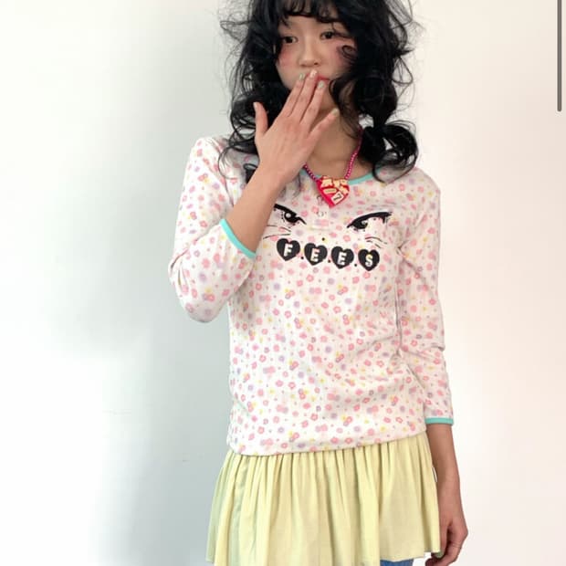 샵페어리 kitty button flower top (ivory)