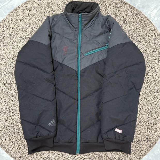 아디다스 리버풀 로고 점퍼 패딩