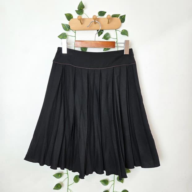 블랙 미디 스커트