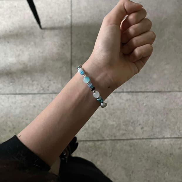 blue pebbles bracelet 