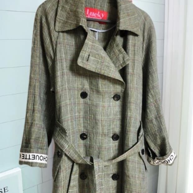 럭키슈에뜨 트렌치 체크코트 (소매레터링)