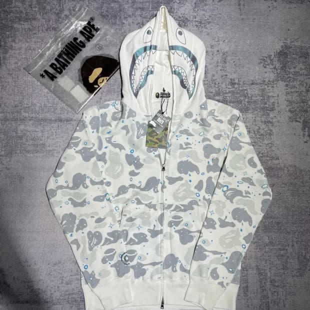 베이프 정품 샤크 스페이스카모 화이트 후드집업 L 사이즈