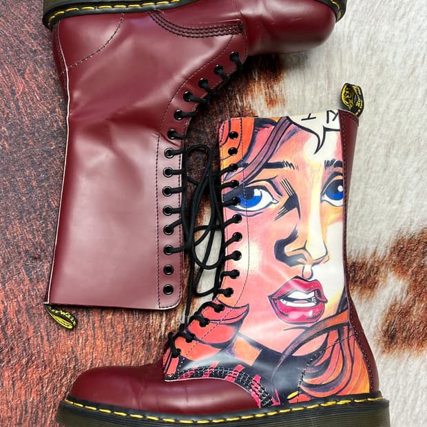 [UK7] 닥터마틴 MIE 14홀 체리레드 아트워크 부츠 