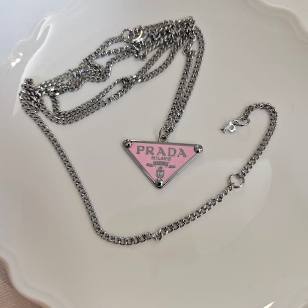 프라다 업사이클링 롱체인 목걸이 핑크