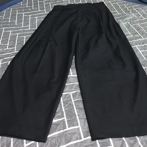 시그니처 핀턱 와이드 슬랙스 팬츠 블랙 (33)