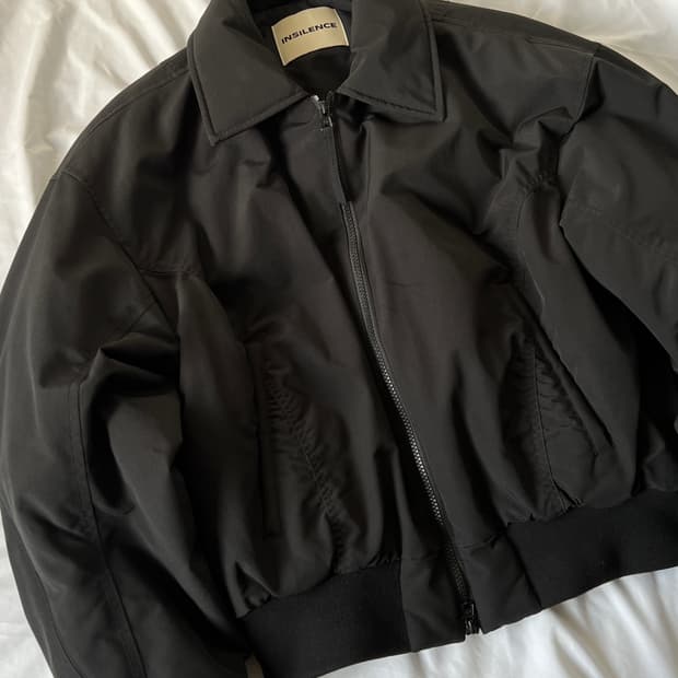 인사일런스 패디드 크롭 블루종