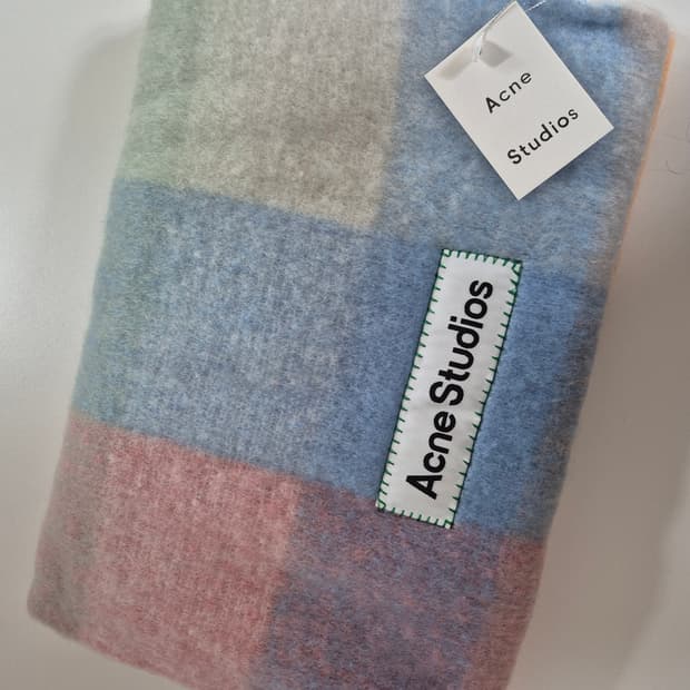 아크네 스튜디오 머플러 (새상품)