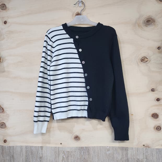 672) 사선 단추 포인트 가디건