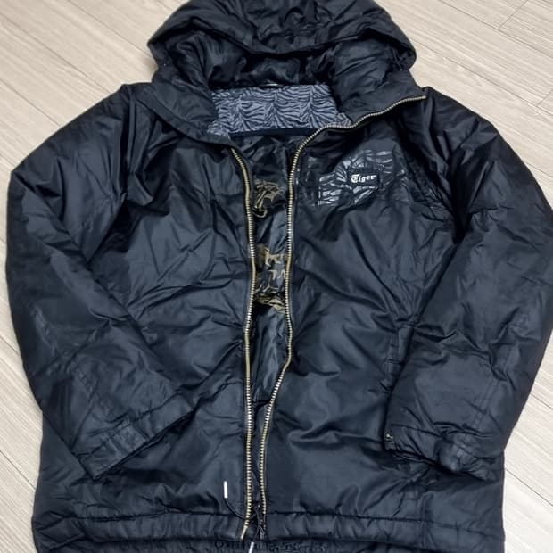 오니츠카타이거 블랙 후드 패딩 점퍼(95-100)