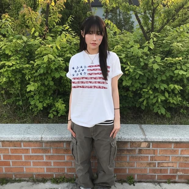 Roushatte USA Flag Graphic Tee