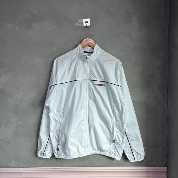 나이키 스톰핏 트랙클럽 바람막이 화이트