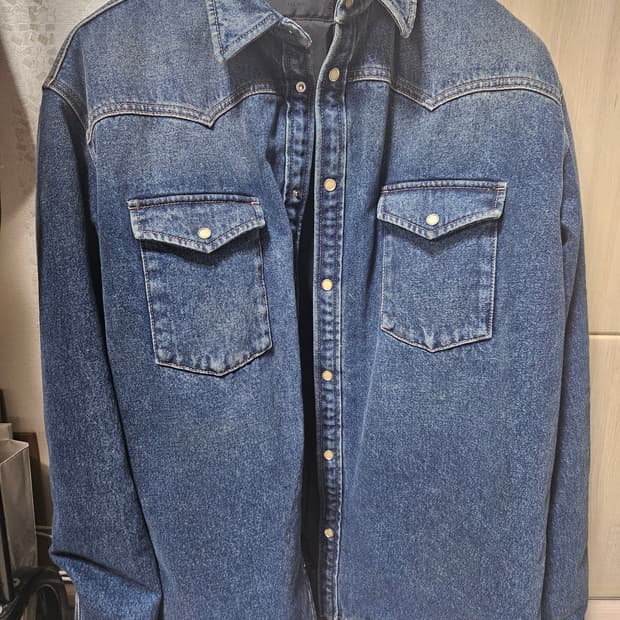 프라다 데님 다운 자켓 판매합니다