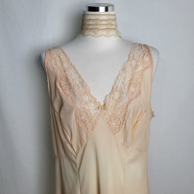 빈티지 샴페인 베이지 슬립 원피스