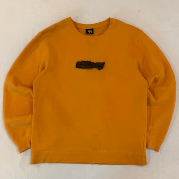 스투시 3D 스탁로고 자수 맨투맨 스웻셔츠 오렌지
