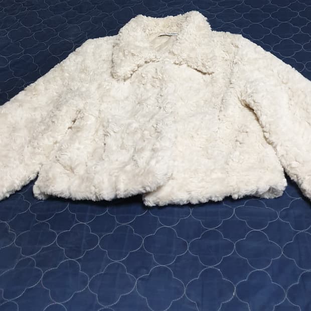 비바셔스 크롭 카라 테디 퍼 자켓 아이보리 (M)