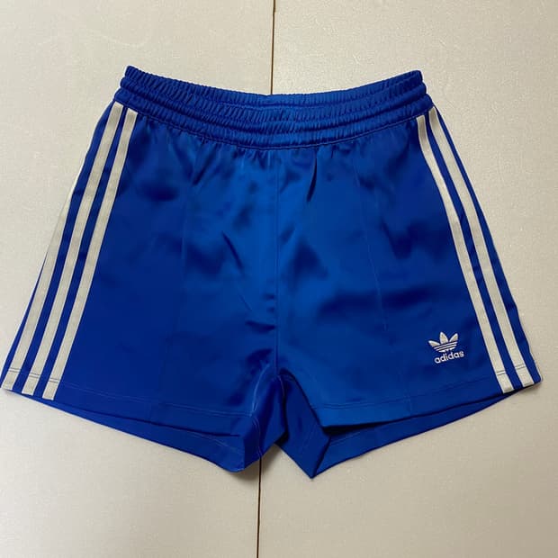 Adidas 여성반바지 xs