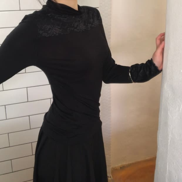 빈티지 레이스 디테일 하이넥 탑