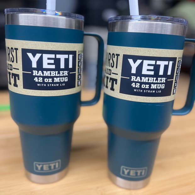Yeti 42oz mug (2개)