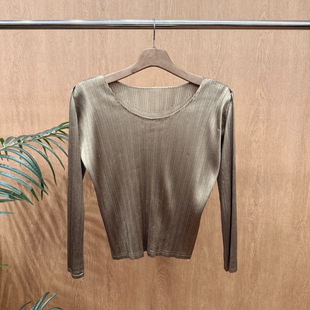 이세이미야케 플리츠플리즈 롱 슬리브 티셔츠 슬림핏 올리브