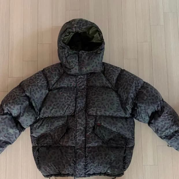 슈프림700필 레오파드 퍼텍스패딩