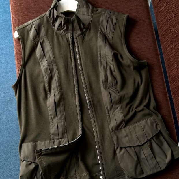Stretched fabric fanel design gilet