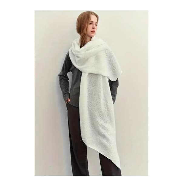 화이트 세미 부클 머플러(새상품)